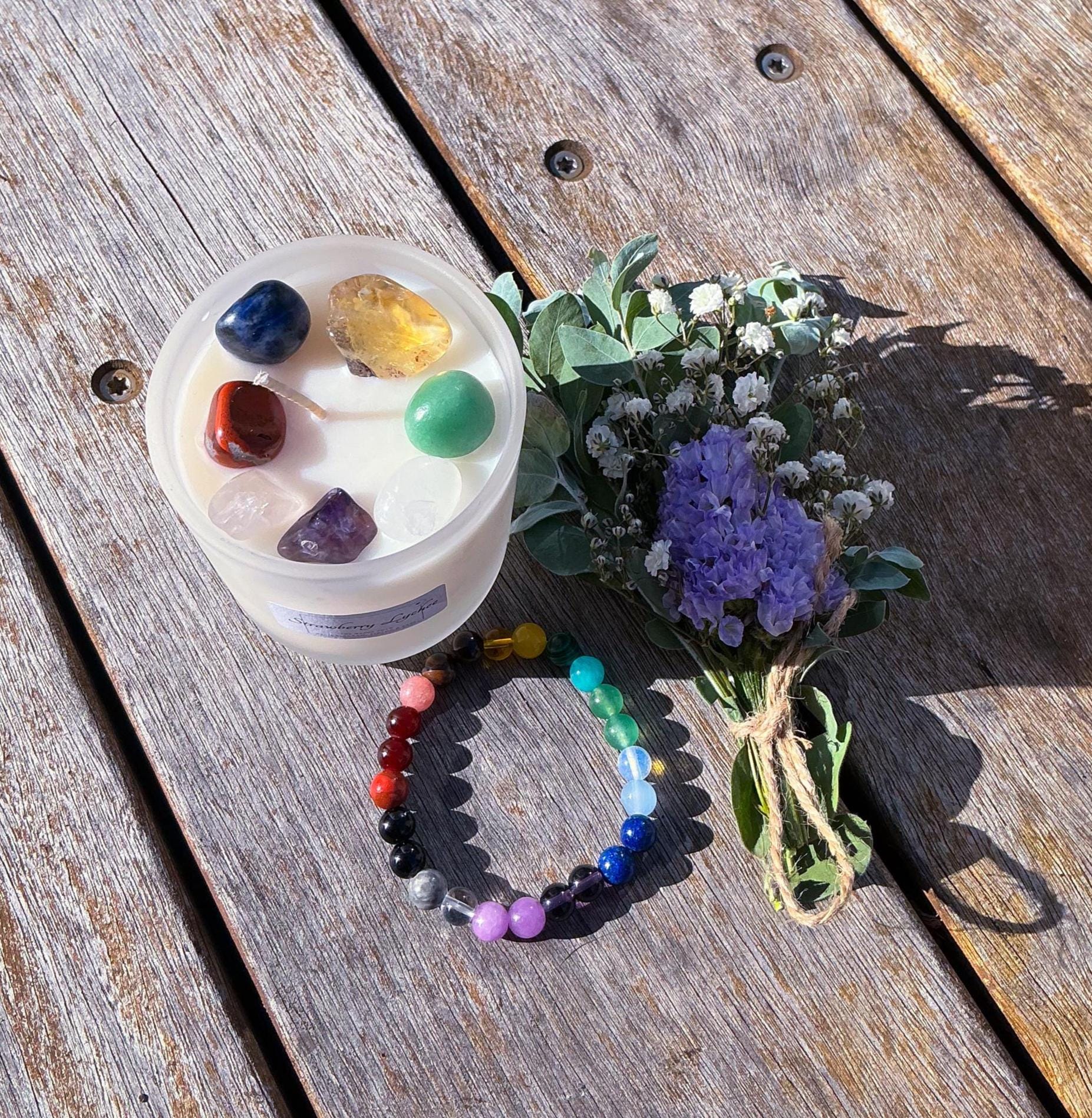 Chakra Crystal Candle & Bracelet Gift Box–Aromatherapy Candle with Crystals + Chakra Bracelet+Dried Floral Posy–Spiritual Self Care Gift