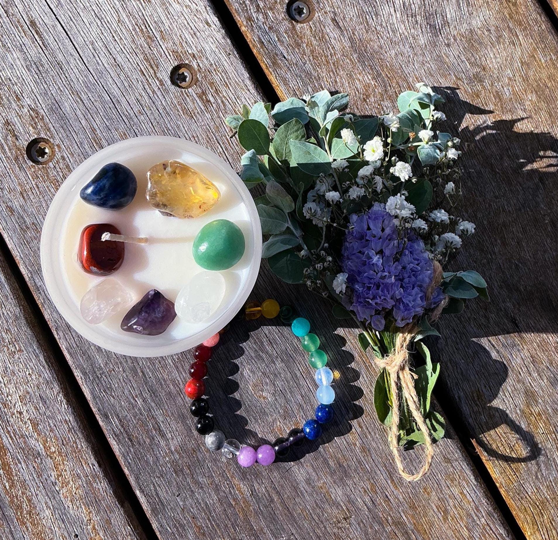 Chakra Crystal Candle & Bracelet Gift Box–Aromatherapy Candle with Crystals + Chakra Bracelet+Dried Floral Posy–Spiritual Self Care Gift