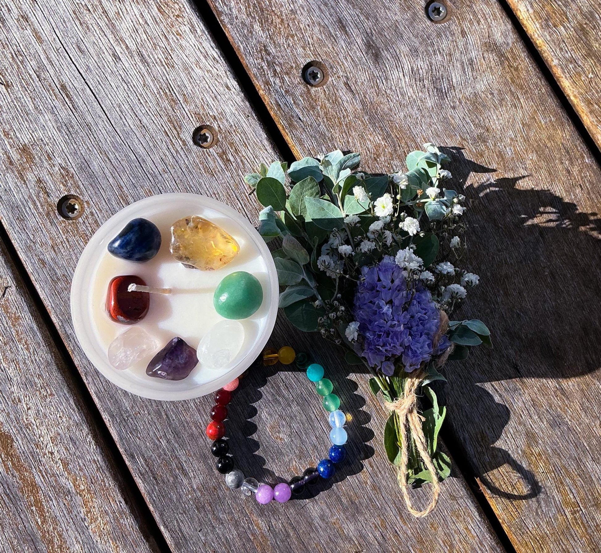 Chakra Crystal Candle & Bracelet Gift Box–Aromatherapy Candle with Crystals + Chakra Bracelet+Dried Floral Posy–Spiritual Self Care Gift